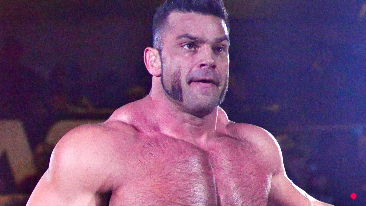 Brian Cage makes EVOLVE debut