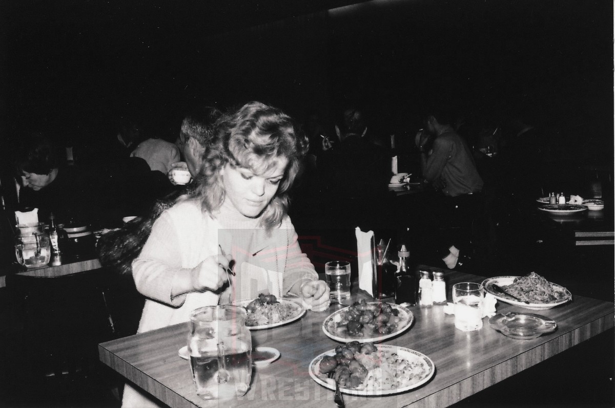 Darling Dagmar chows down after her match in Toronto. Photo by Roger Baker