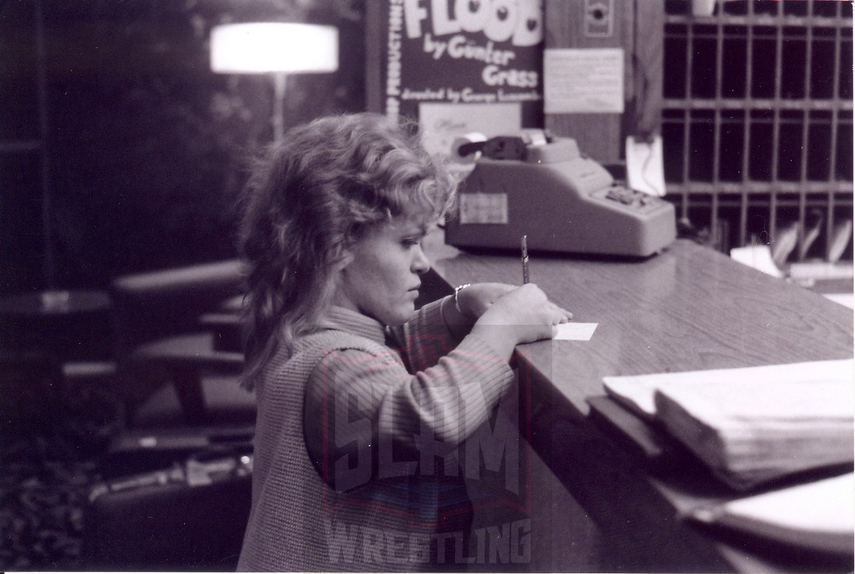 Darling Dagmar ssigns in at the hotel desk after her match in Toronto. Photo by Roger Baker