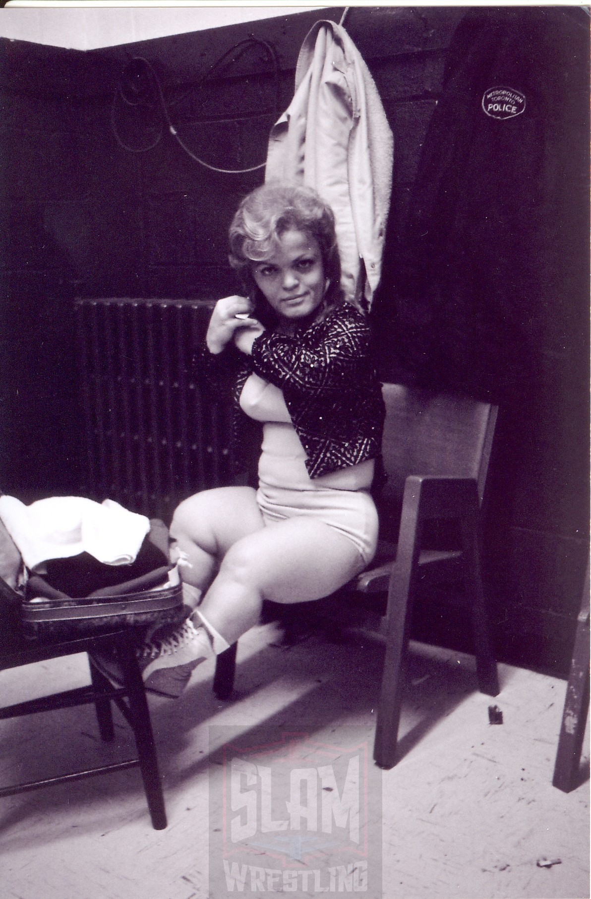 Darling Dagmar gets ready for her bout with Diamond Lil at Toronto's Maple Leaf Gardens in November 1968. Photo by Roger Baker.