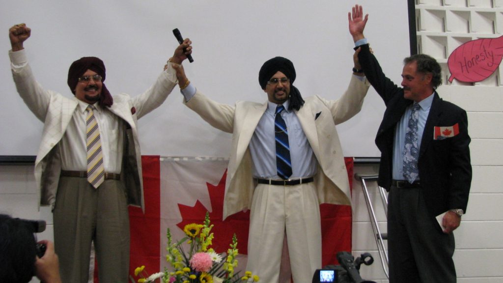 Tiger Jeet Singh and Tiger Ali Singh at the opening of the Tiger Jeet Singh Public School in Milton, Ontario, on October 22, 2010. Photo by Greg Oliver