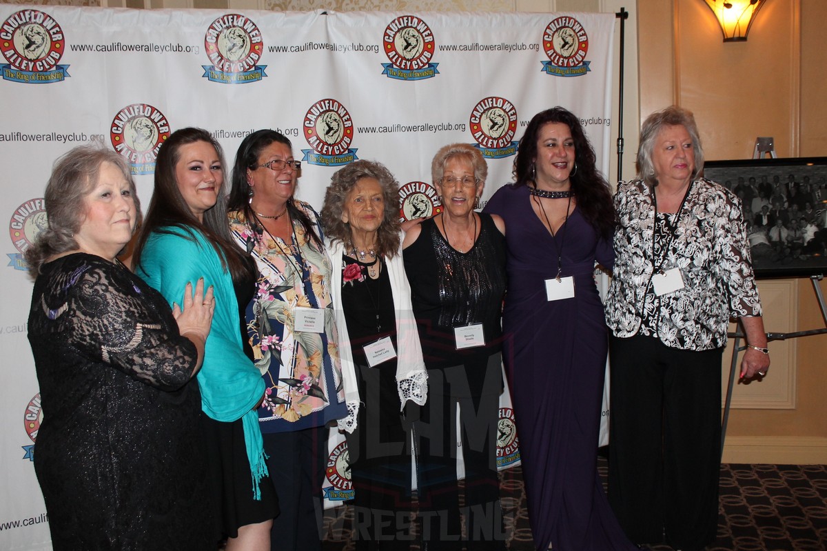 Joyce Grable joins a group photo of some of the women at the 2018 Cauliflower Alley Club banquet in Las Vegas, including, from left, Raven Lake, Princess Victoria, Natasha the Hatchet Lady, Beverly Shade, Despina Montagas and Judy Martin. Photo by Greg Oliver