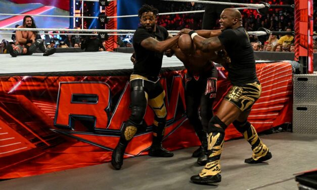 RAW: Lashley Rollins Main Event ends in chaos
