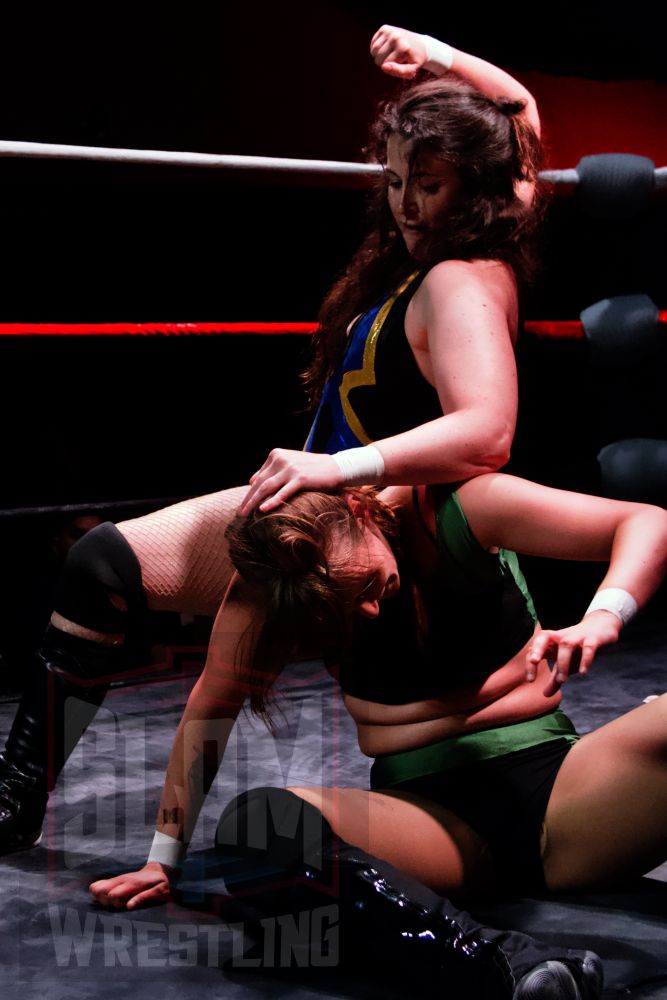 Nicole Matthews clobbers Liiza Hall, during a Smash Wrestling show in London, Ontario, on Saturday, June 24, 2023. Photo by Steve Argintaru, Twitter: @stevetsn Instagram: @stevetsn