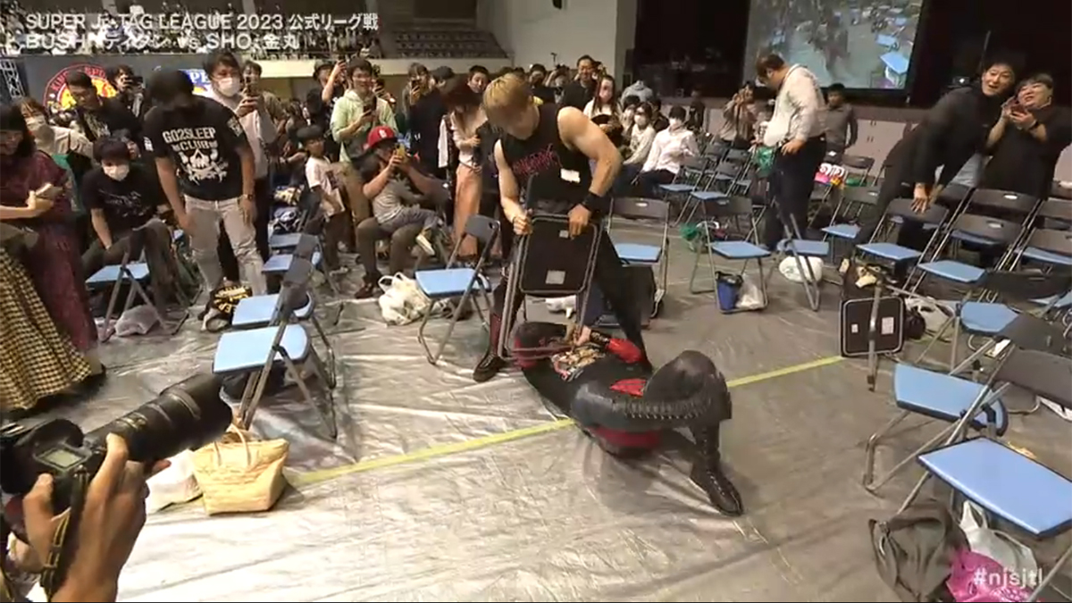 Sho bends the rules just a little bit on the floor. Courtesy: NJPW.