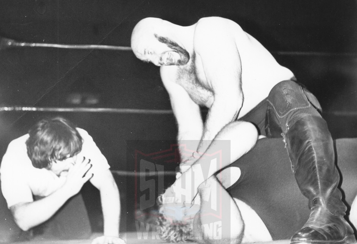 Karl Von Krupp with the Claw Hold. Photo by Terry Dart