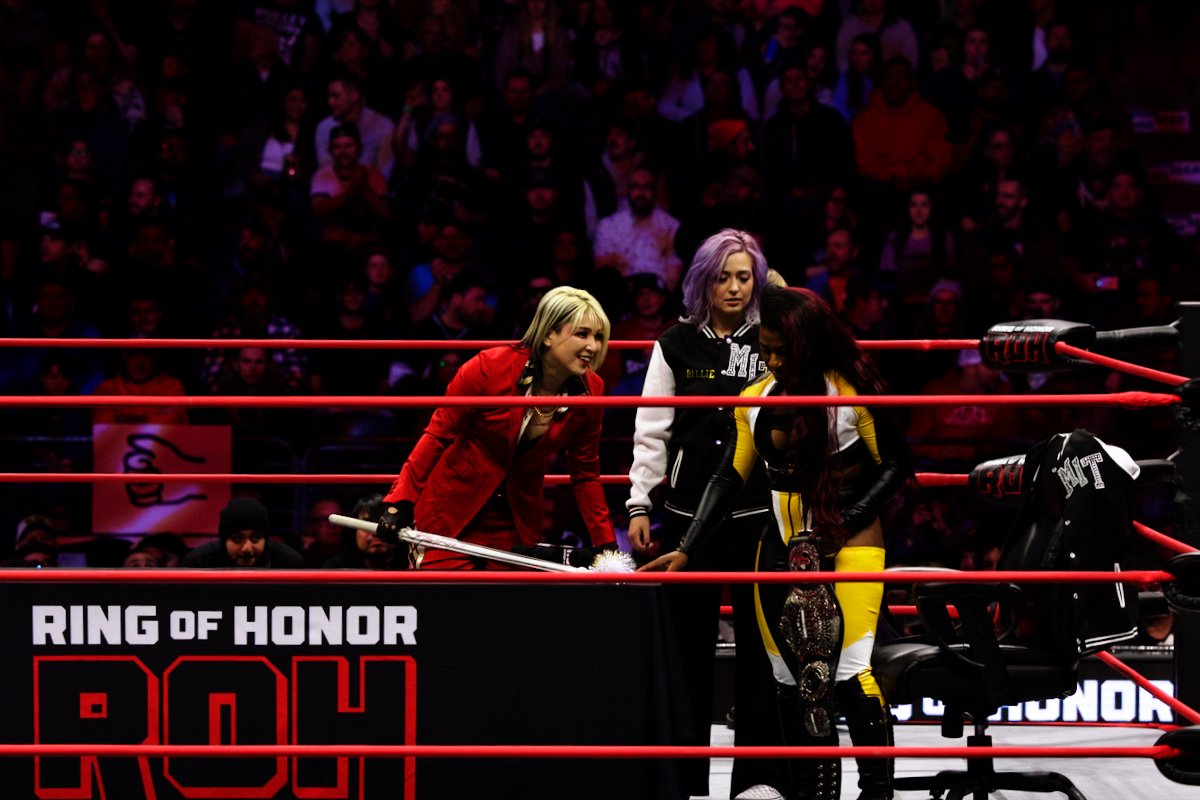 Challenger Hikaru Shida and champion Athena (with Billie Starkz) at the contract signing for the ROH Women’s title match taking place at ROH Supercard of Honor. Photo by Steve Argintaru (Twitter/Instagram: @stevetsn) at Budweiser Gardens in London, Ontario on Sat. March 30, 2024