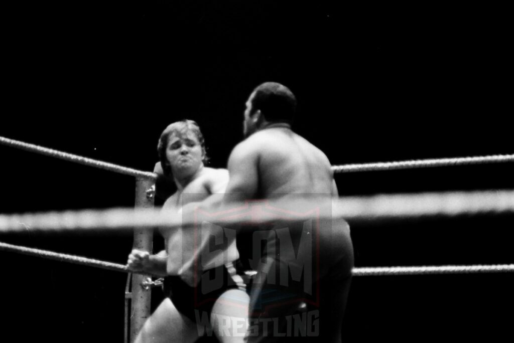 Kevin Sullivan takes a swing during his WWWF stint, 1975-76. Photo by John Arezzi