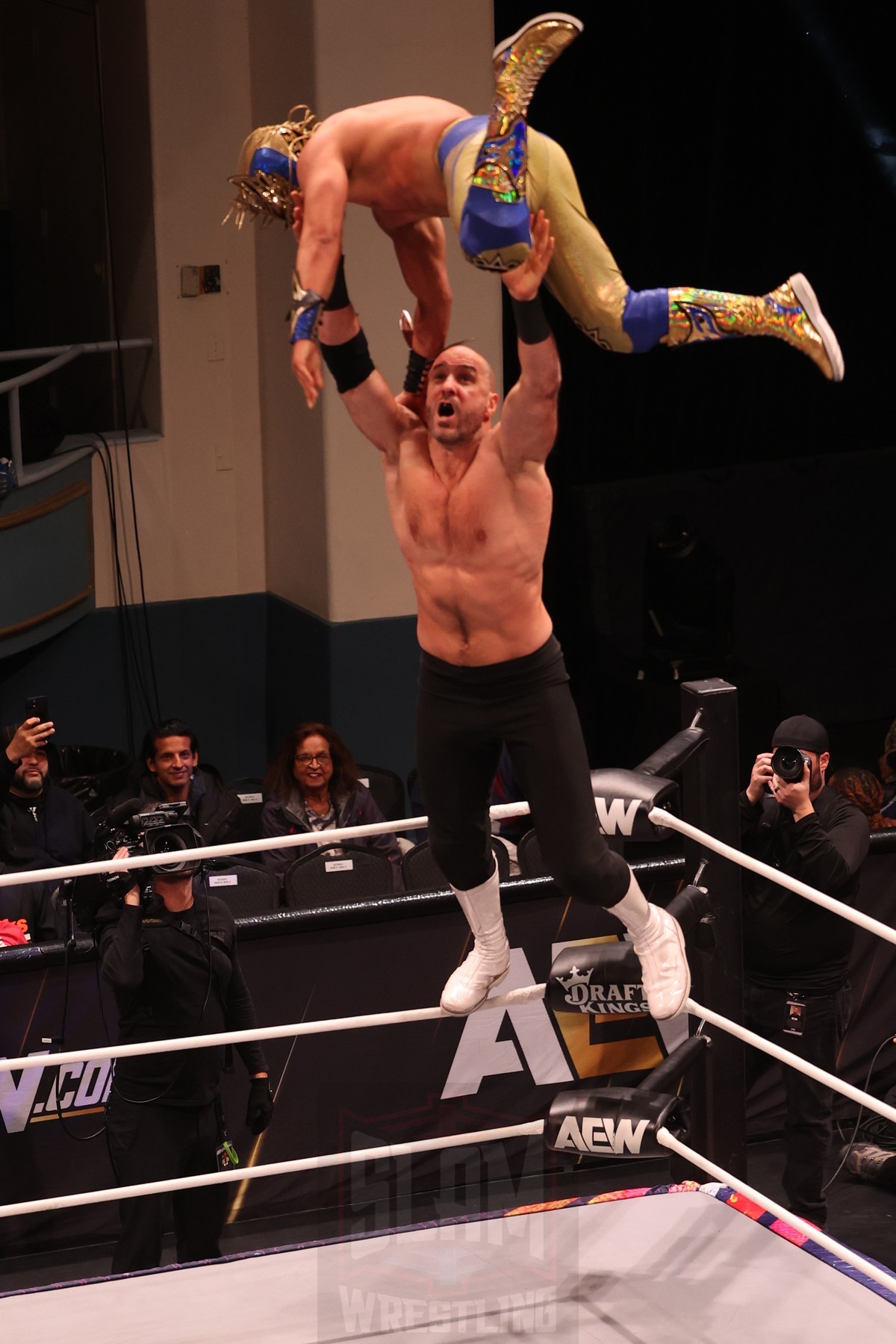 ROH TV Championship Match: Komander (c) vs Claudio Castagnoli at AEW Dynamite, at the Hammerstein Ballroom in New York, New York, taped on Sunday, December 22, and airing on Wednesday, December 25, 2024. Photo by George Tahinos, georgetahinos.smugmug.com