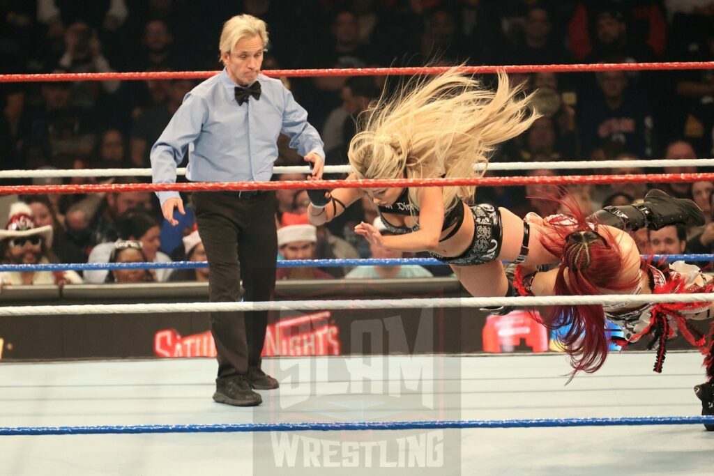 Women's World Championship Match: Iyo Sky vs. Liv Morgan (c) at WWE Saturday Night's Main Event on Saturday, December 14, 2024, at the Nassau Veterans Memorial Coliseum in Uniondale, New York. Photo by George Tahinos, georgetahinos.smugmug.com