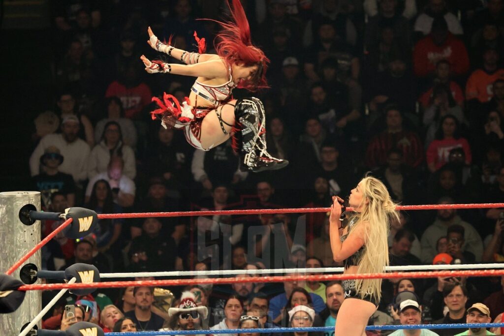 Women's World Championship Match: Iyo Sky vs. Liv Morgan (c) at WWE Saturday Night's Main Event on Saturday, December 14, 2024, at the Nassau Veterans Memorial Coliseum in Uniondale, New York. Photo by George Tahinos, georgetahinos.smugmug.com