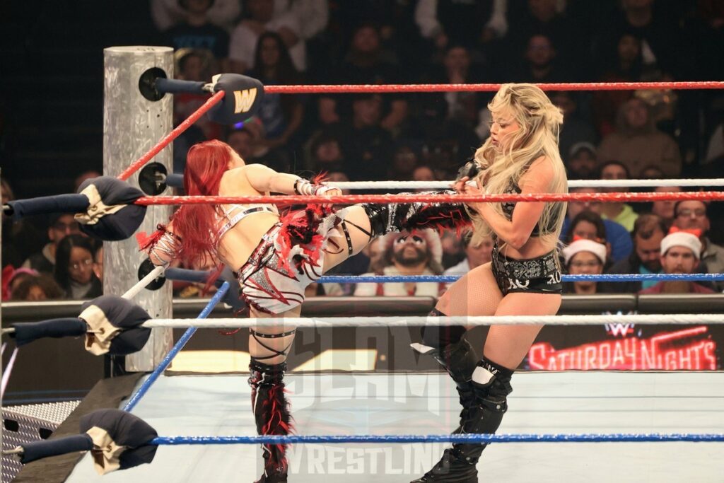 Women's World Championship Match: Iyo Sky vs. Liv Morgan (c) at WWE Saturday Night's Main Event on Saturday, December 14, 2024, at the Nassau Veterans Memorial Coliseum in Uniondale, New York. Photo by George Tahinos, georgetahinos.smugmug.com