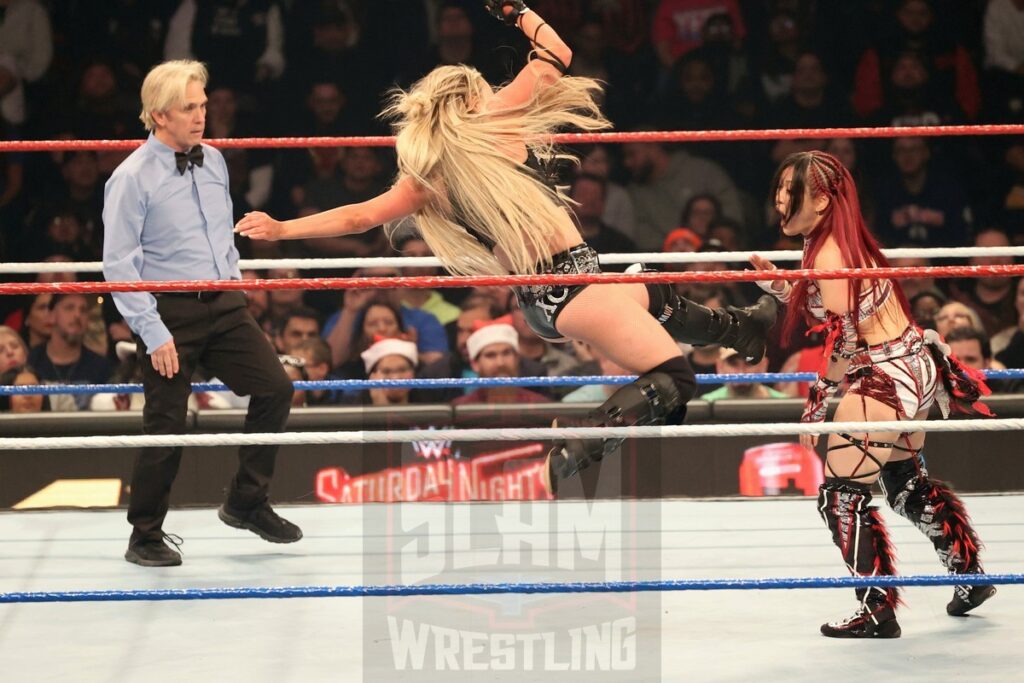 Women's World Championship Match: Iyo Sky vs. Liv Morgan (c) at WWE Saturday Night's Main Event on Saturday, December 14, 2024, at the Nassau Veterans Memorial Coliseum in Uniondale, New York. Photo by George Tahinos, georgetahinos.smugmug.com