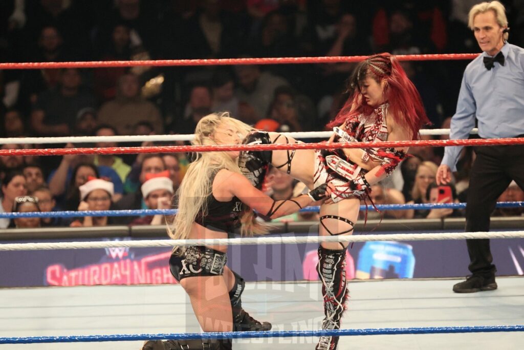 Women's World Championship Match: Iyo Sky vs. Liv Morgan (c) at WWE Saturday Night's Main Event on Saturday, December 14, 2024, at the Nassau Veterans Memorial Coliseum in Uniondale, New York. Photo by George Tahinos, georgetahinos.smugmug.com