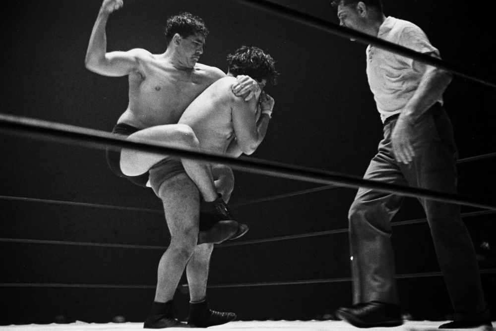 Jimmy El Pulpo with the Octopus Hold on an unknown opponent in 1937. Photo courtesy Los Angeles Times Photographic Archive, UCLA Library Special Collections.