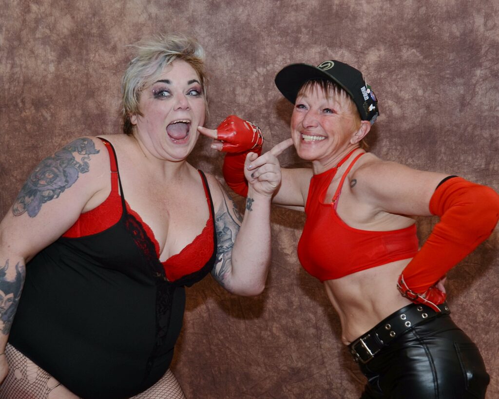 mickie knuckles and randi west